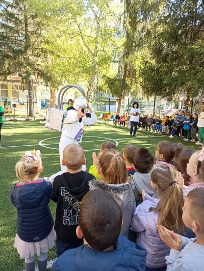 Традиционна седмица на космонавтиката - "Детска планета" - състезателни игри - ДГ Космонавт - Шумен