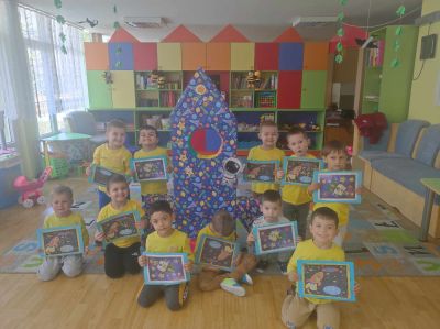 Традицинна космическа седмица "Апликация с макарони и ракети от бутилки"  - ДГ Космонавт - Шумен