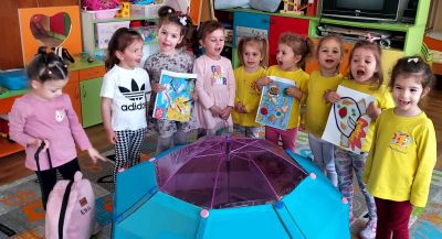Традицинна космическа седмица "Апликация с макарони и ракети от бутилки"  - ДГ Космонавт - Шумен