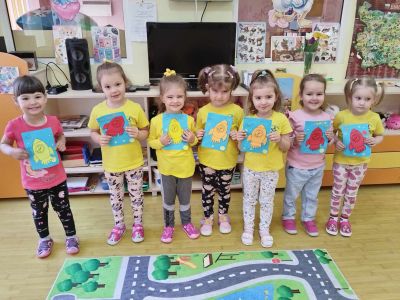Традицинна космическа седмица "Апликация с макарони и ракети от бутилки"  - ДГ Космонавт - Шумен